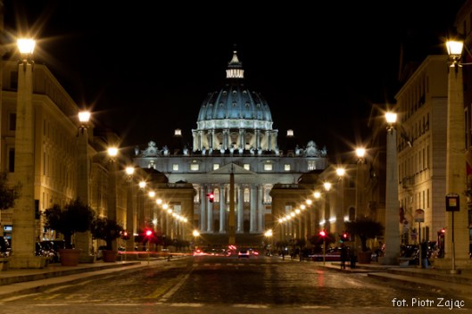 Via della Conciliazione with Saint Paul Basilica in the middle , Rome , Italy - " Spectre " filming location