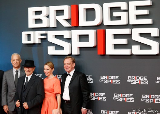 Tom Hanks , Steven Spielberg , Amy Ryan , Mikhail Gorevoy attend " Bridge of Spies " premiere in Berlin Tom Hanks , Steven Spielberg , Amy Ryan , Mikhail Gorevoy attend " Bridge of Spies " premiere in Berlin