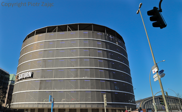 Multi-storey car park at Lange Mühren street. View from Steinstraße.